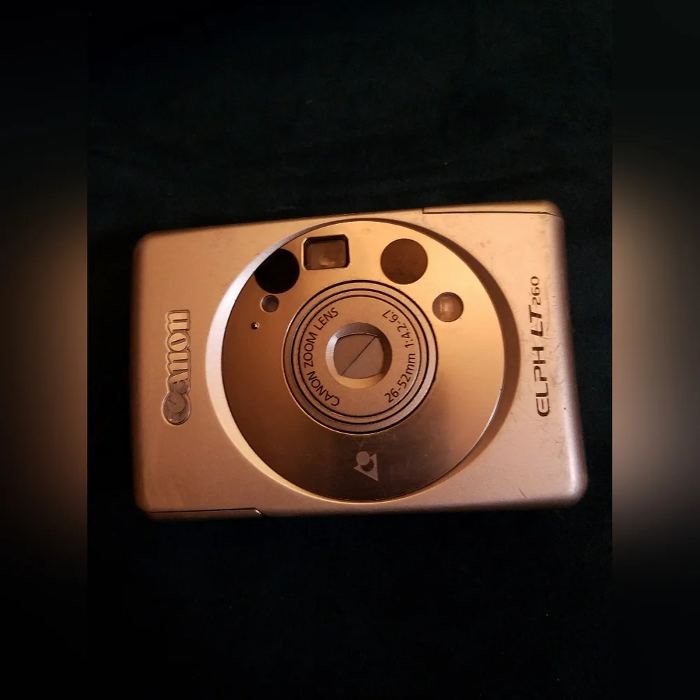 Canon ELPH LT 260 Camera Zoom 26-52 mm Point & Shoot